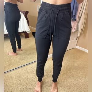 Lu Lu Lemon Jogger Size 2